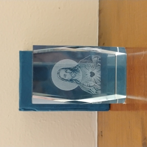 Crystal Glass Jesus Paperweight with Led Light Up Black Base - Picture 10 of 15